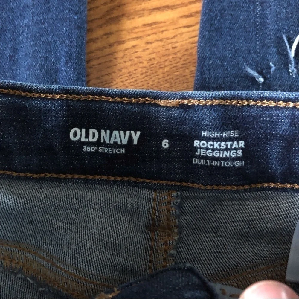 Old Navy high-rise rockstar leggings built in stretch in size 6
